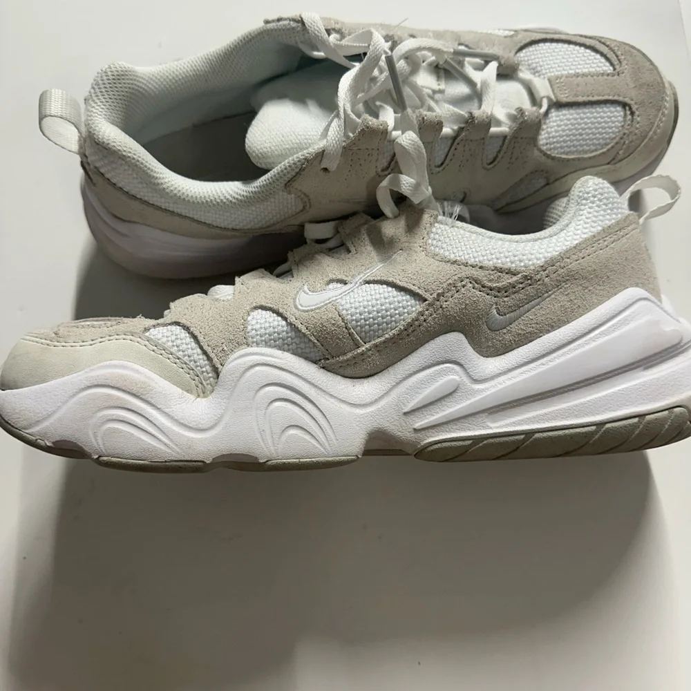 Nike White and Gray Sneakers - Picture 5 of 8